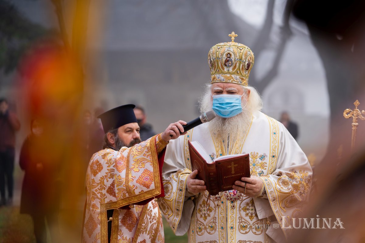 Slujire arhierească la Mănăstirea „Sfântul Ioan cel Nou” din Suceava 192677