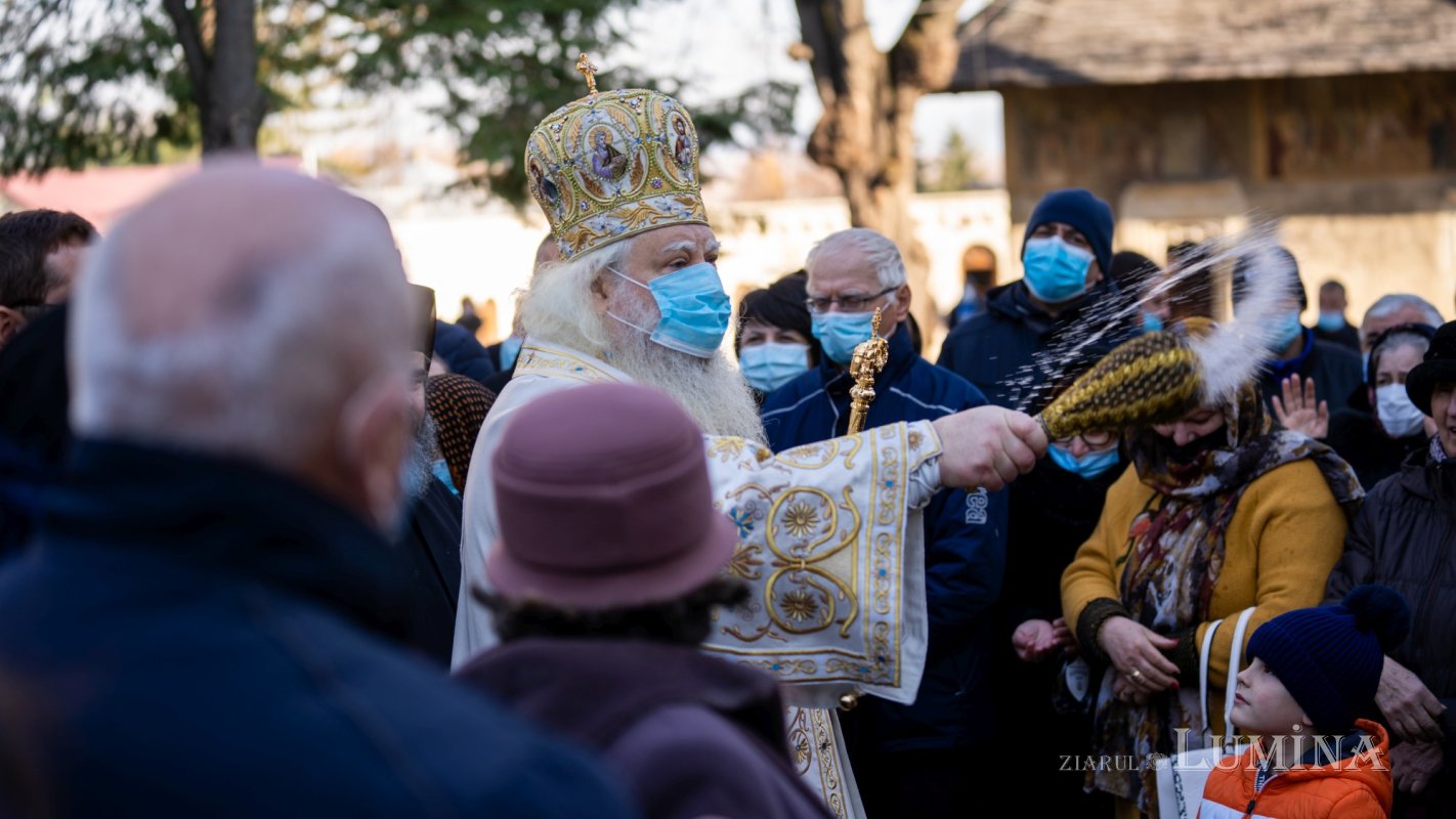 Slujire arhierească la Mănăstirea „Sfântul Ioan cel Nou” din Suceava 192697