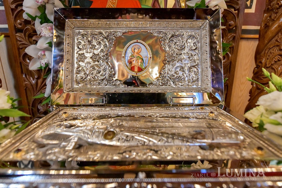 O nouă raclă pentru moaştele Sfintei Ecaterina la o parohie bucureşteană 193870