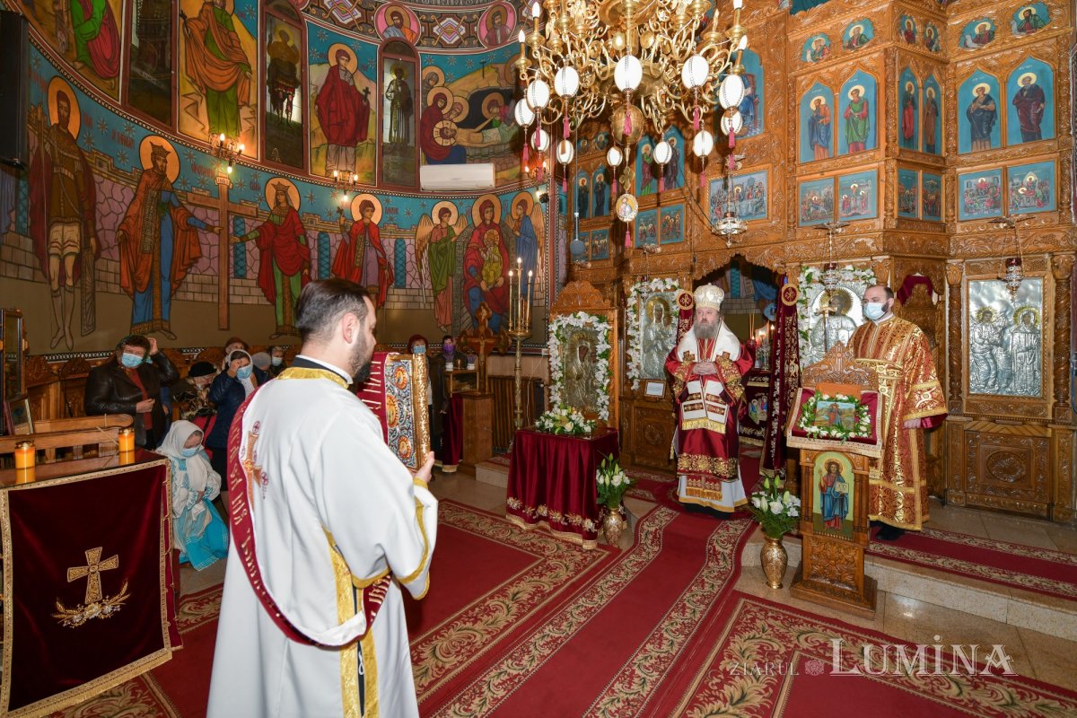 O nouă raclă pentru moaştele Sfintei Ecaterina la o parohie bucureşteană 193872