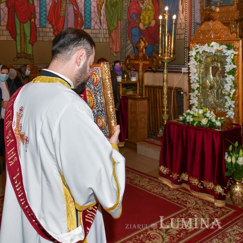 O nouă raclă pentru moaştele Sfintei Ecaterina la o parohie bucureşteană 193873