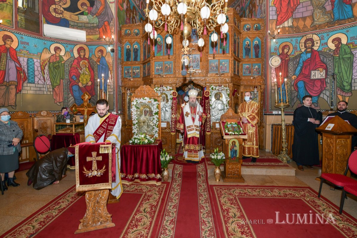 O nouă raclă pentru moaştele Sfintei Ecaterina la o parohie bucureşteană 193874