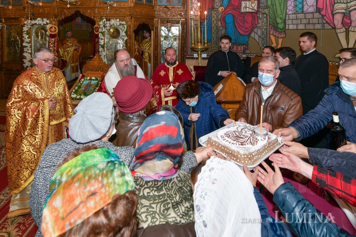 O nouă raclă pentru moaştele Sfintei Ecaterina la o parohie bucureşteană 193876