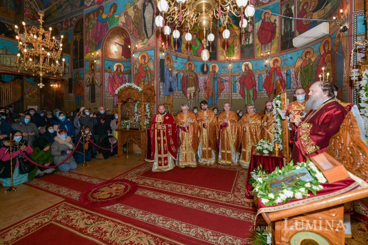 O nouă raclă pentru moaştele Sfintei Ecaterina la o parohie bucureşteană 193880