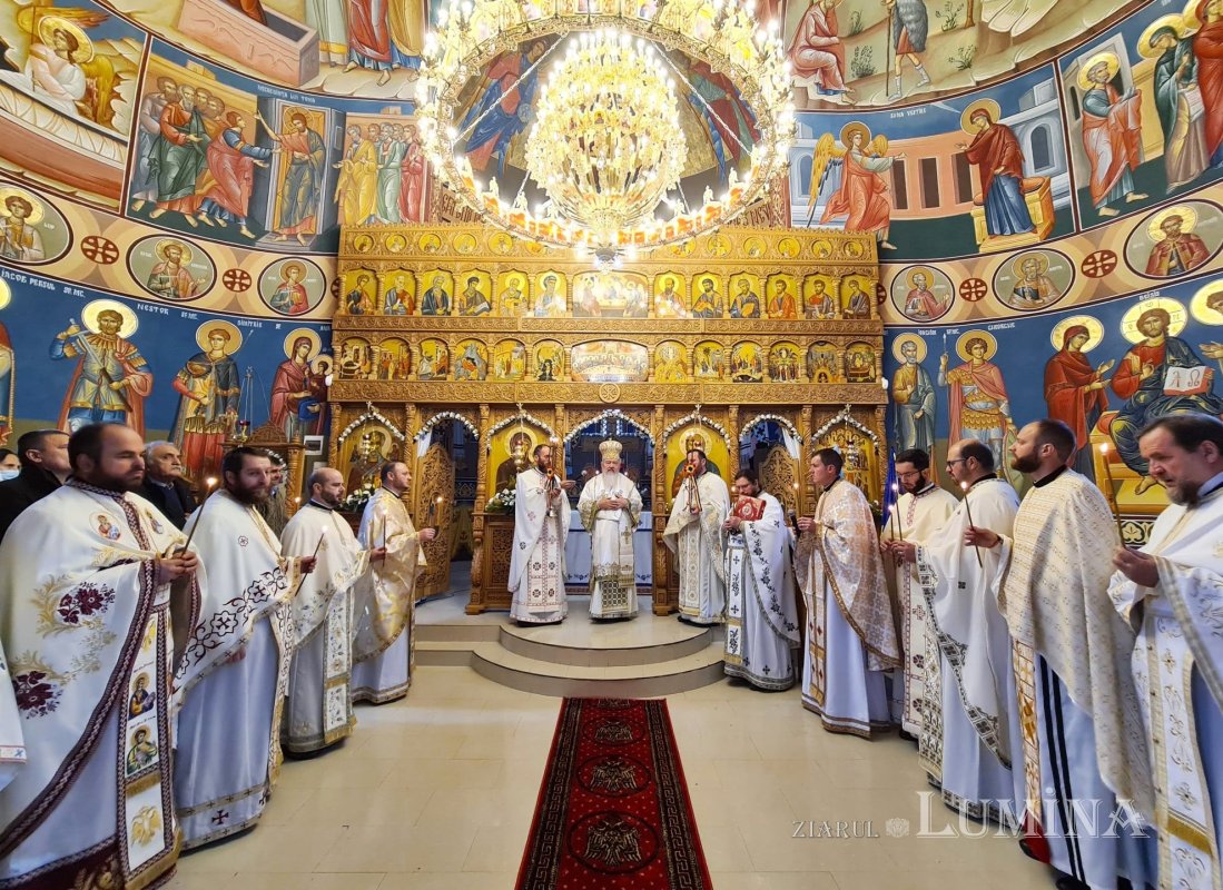 Pictura bisericii parohiale din Manic, Bistriţa-Năsăud, a fost sfințită 194323