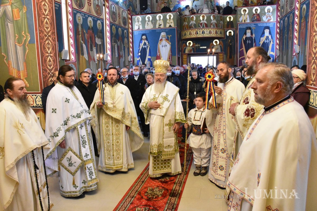 Pictura bisericii parohiale din Manic, Bistriţa-Năsăud, a fost sfințită 194324