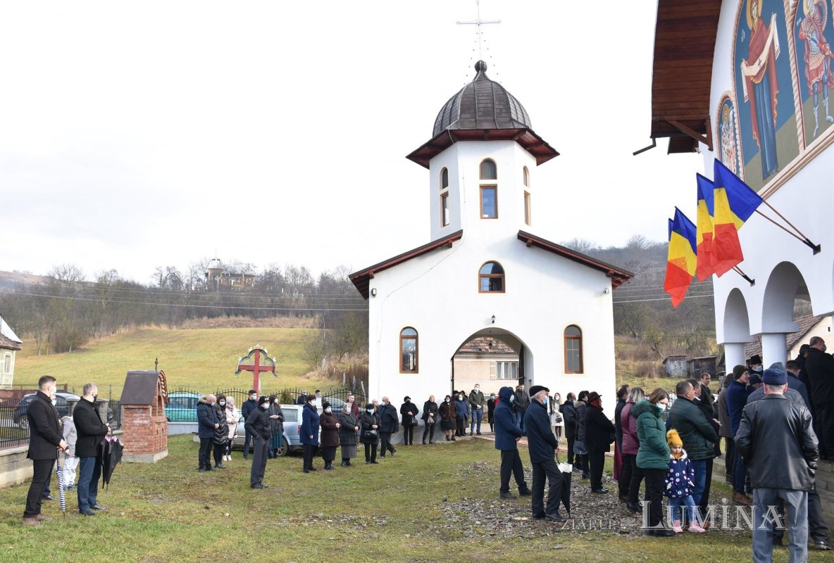 Pictura bisericii parohiale din Manic, Bistriţa-Năsăud, a fost sfințită 194326