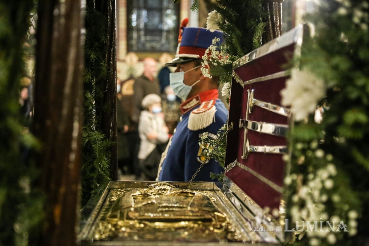 Procesiune cu moaștele Sfântului Ierarh Andrei Şaguna la Catedrala mitropolitană din Sibiu 194395