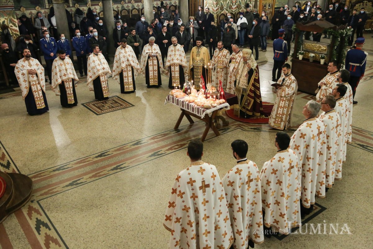 Procesiune cu moaștele Sfântului Ierarh Andrei Şaguna la Catedrala mitropolitană din Sibiu 194396