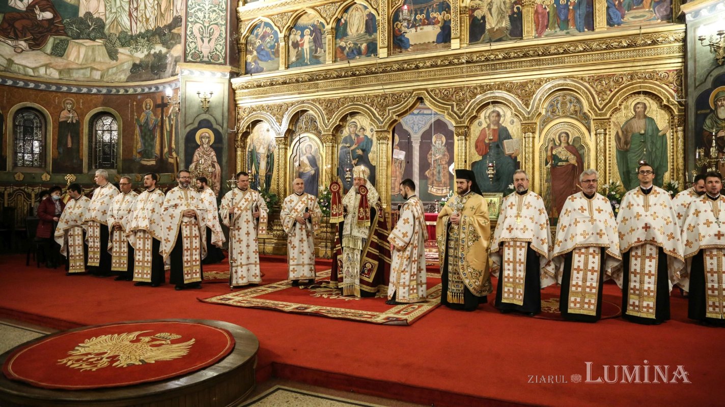 Procesiune cu moaștele Sfântului Ierarh Andrei Şaguna la Catedrala mitropolitană din Sibiu 194397