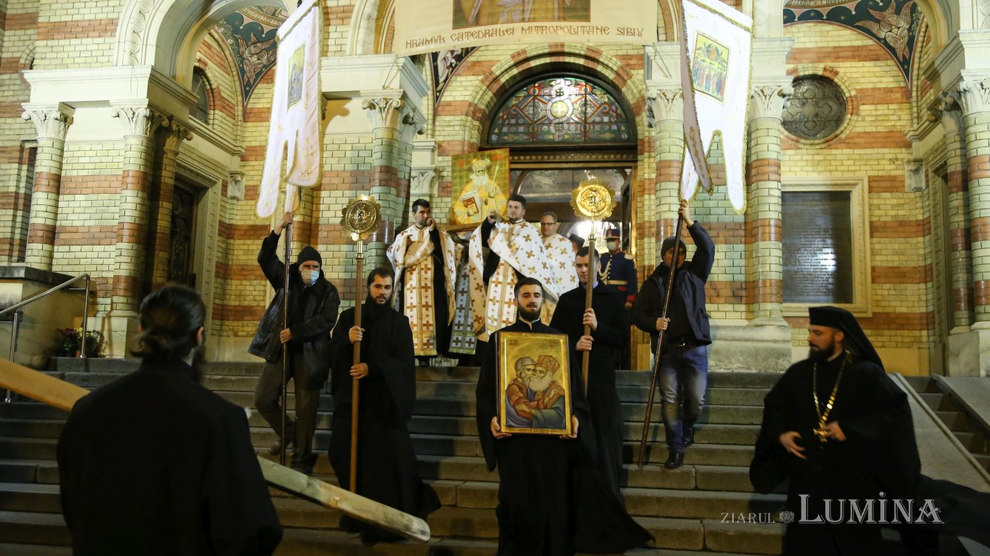Procesiune cu moaștele Sfântului Ierarh Andrei Şaguna la Catedrala mitropolitană din Sibiu 194398