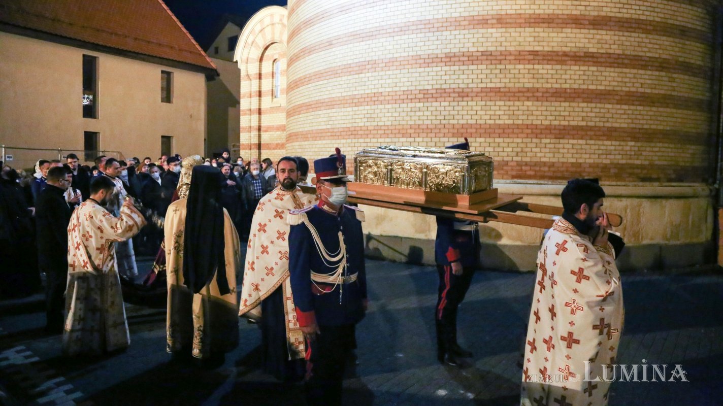 Procesiune cu moaștele Sfântului Ierarh Andrei Şaguna la Catedrala mitropolitană din Sibiu 194399