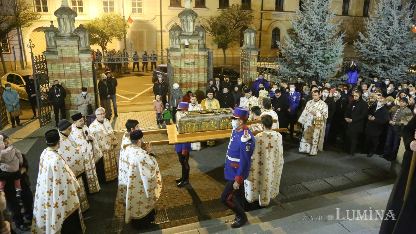Procesiune cu moaștele Sfântului Ierarh Andrei Şaguna la Catedrala mitropolitană din Sibiu 194400