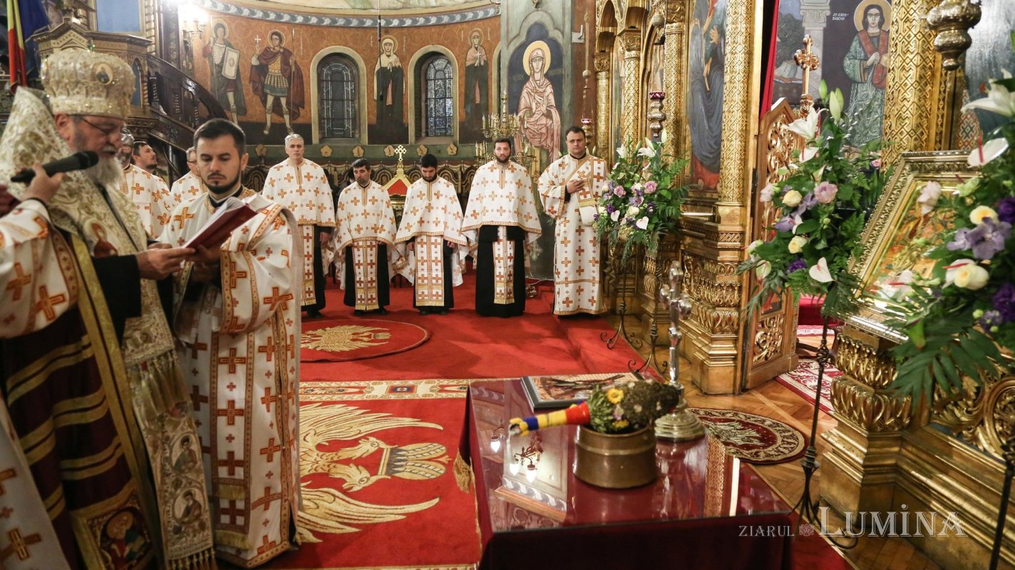 Procesiune cu moaștele Sfântului Ierarh Andrei Şaguna la Catedrala mitropolitană din Sibiu 194401