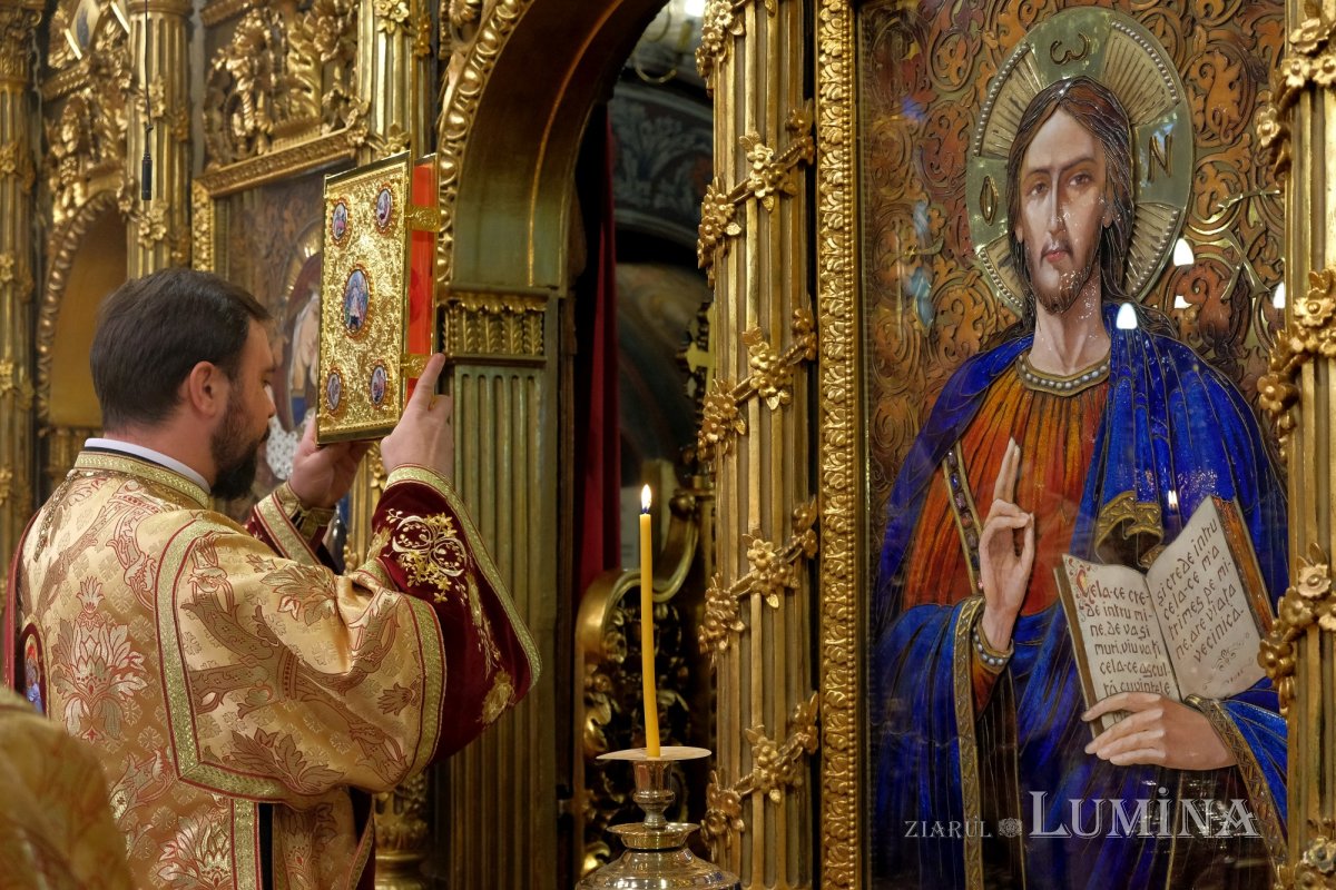 Episcopul Spaniei şi Portugaliei la Catedrala Patriarhală 194429