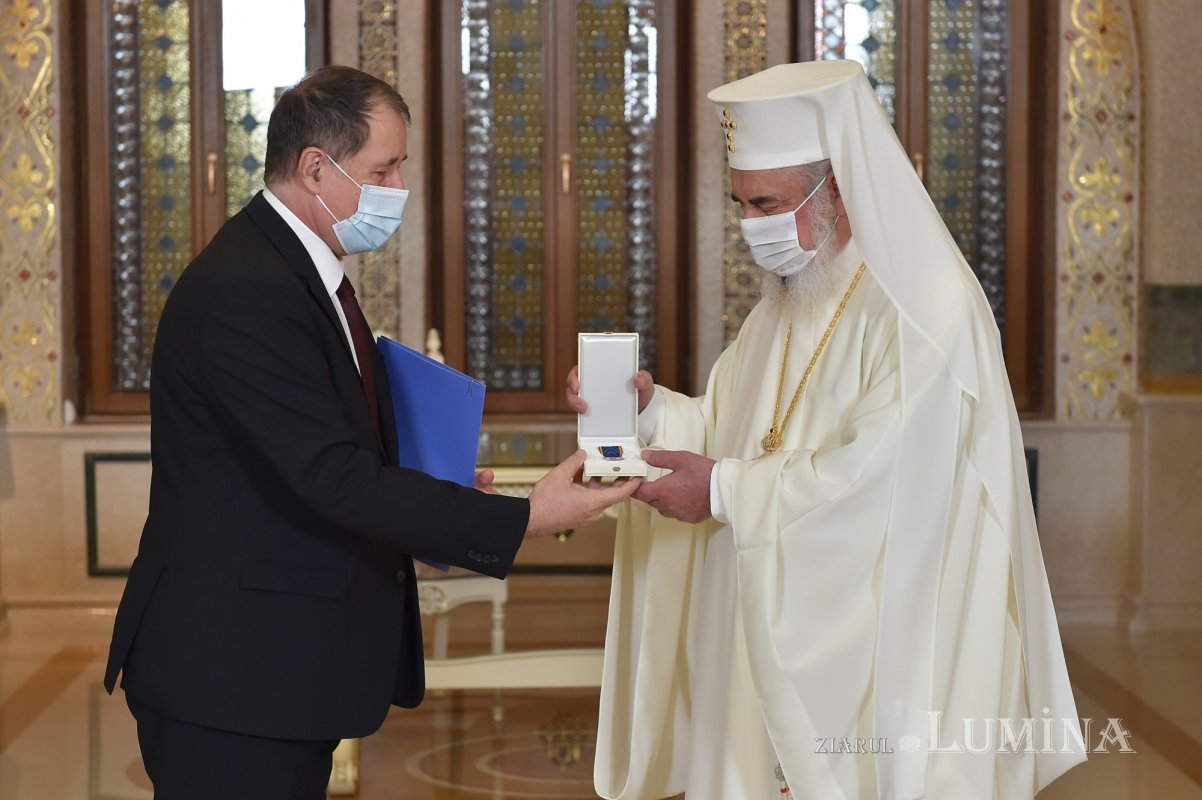 Medalia „Centenarul Marii Uniri” oferită Bisericii Ortodoxe Române 194442