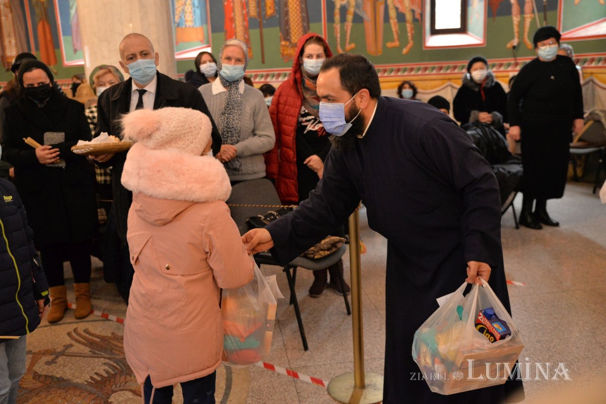 Daruri pentru copii și refugiați de la Parohia Iancu Vechi-Mătăsari 195271