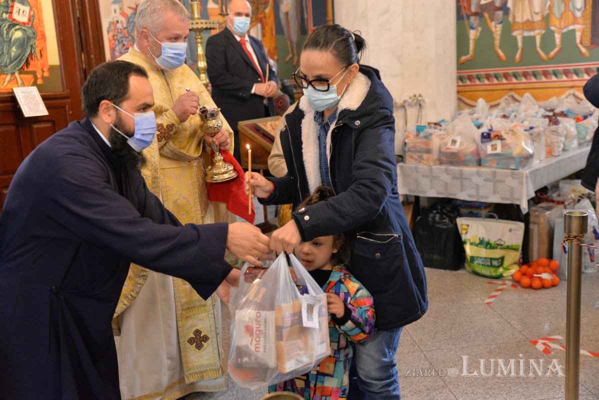 Daruri pentru copii și refugiați de la Parohia Iancu Vechi-Mătăsari 195273