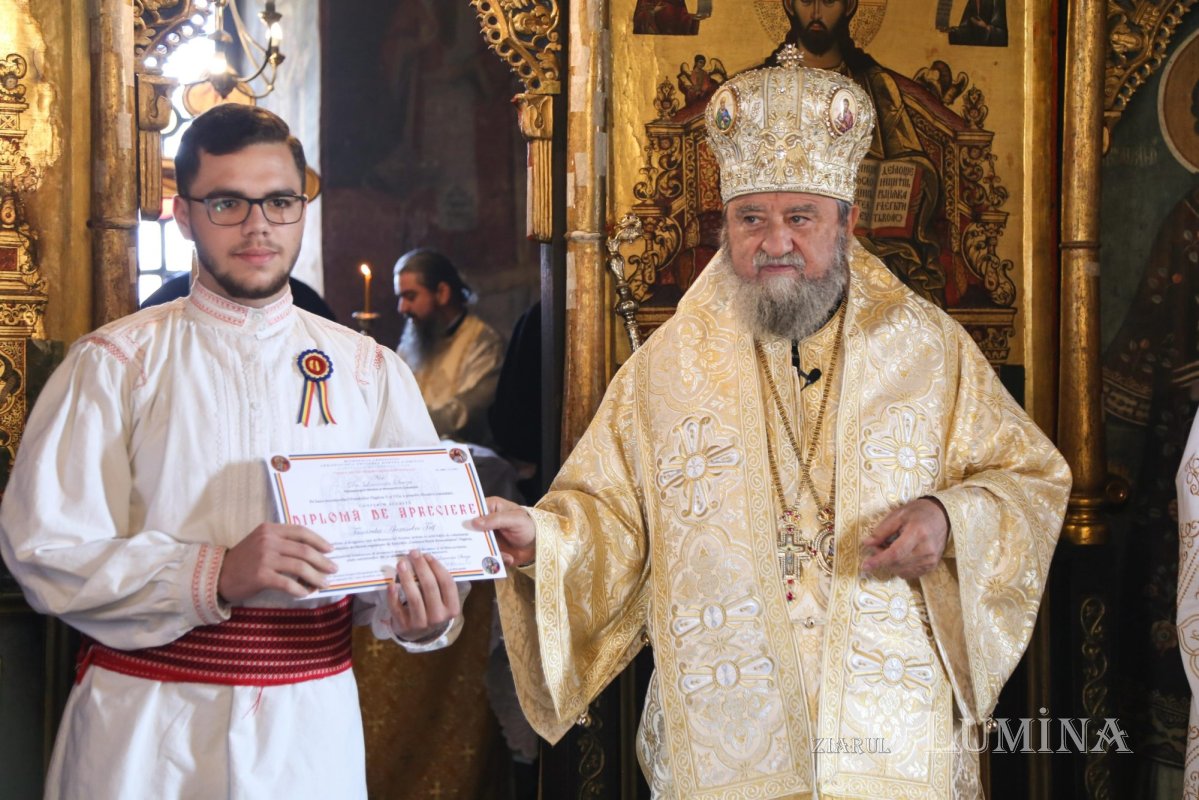 Binecuvântare arhierească la Biserica „Sfântul Nicolae” din Făgăraş 195420