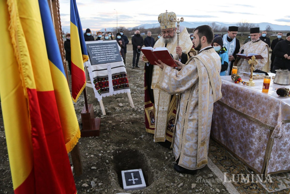 A fost sfinţită piatra de temelie pentru biserica Parohiei Şelimbăr III 195665