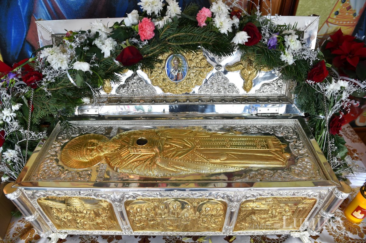 Programul liturgic al hramului Catedralei „Sfântul Spiridon” Nou din Capitală 196017