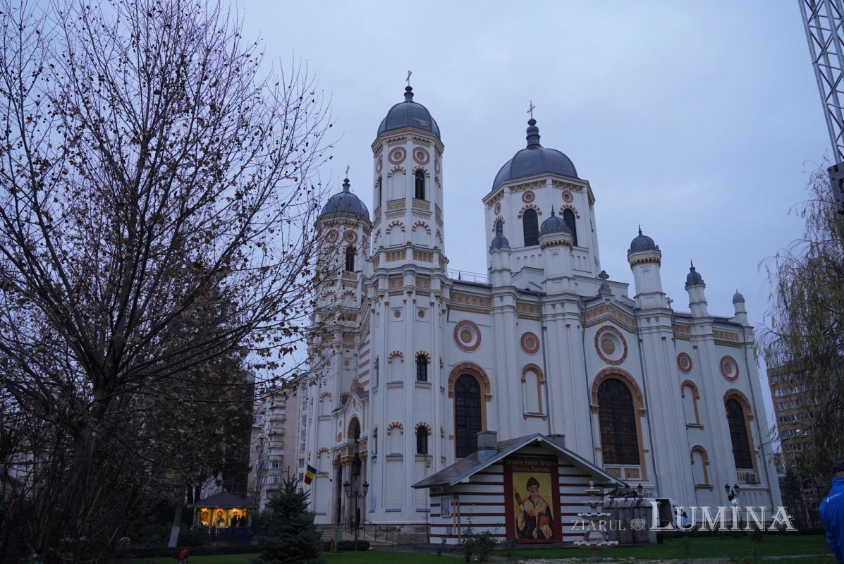 Începutul sărbătorii Sfântului Ierarh Spiridon la Catedrala sa din Capitală 196178