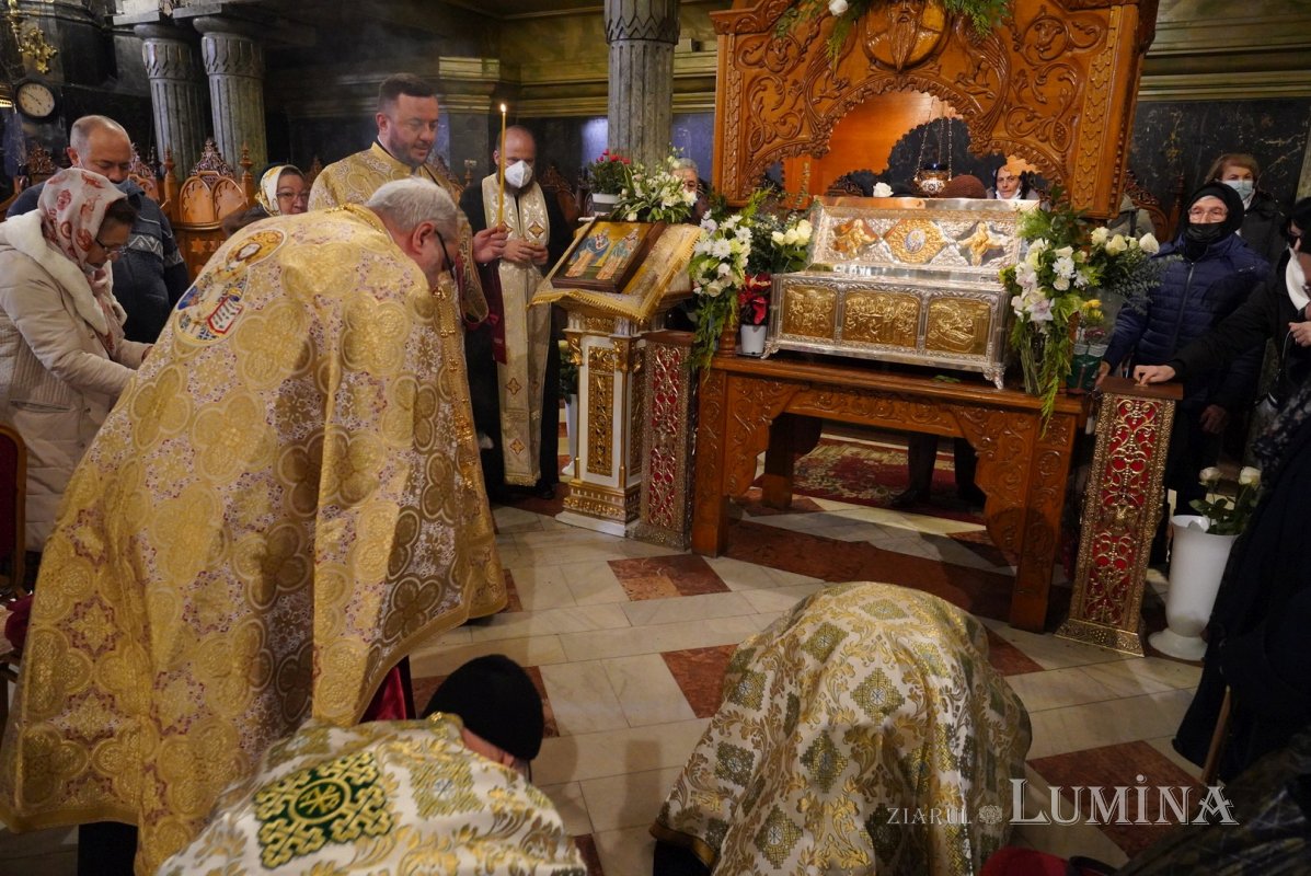 Începutul sărbătorii Sfântului Ierarh Spiridon la Catedrala sa din Capitală 196179