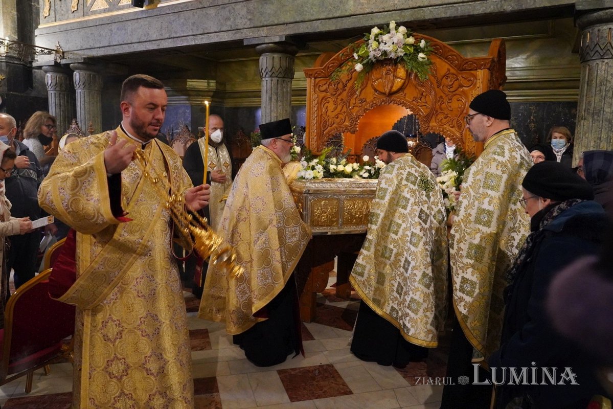 Începutul sărbătorii Sfântului Ierarh Spiridon la Catedrala sa din Capitală 196180