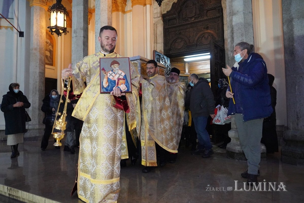 Începutul sărbătorii Sfântului Ierarh Spiridon la Catedrala sa din Capitală 196182