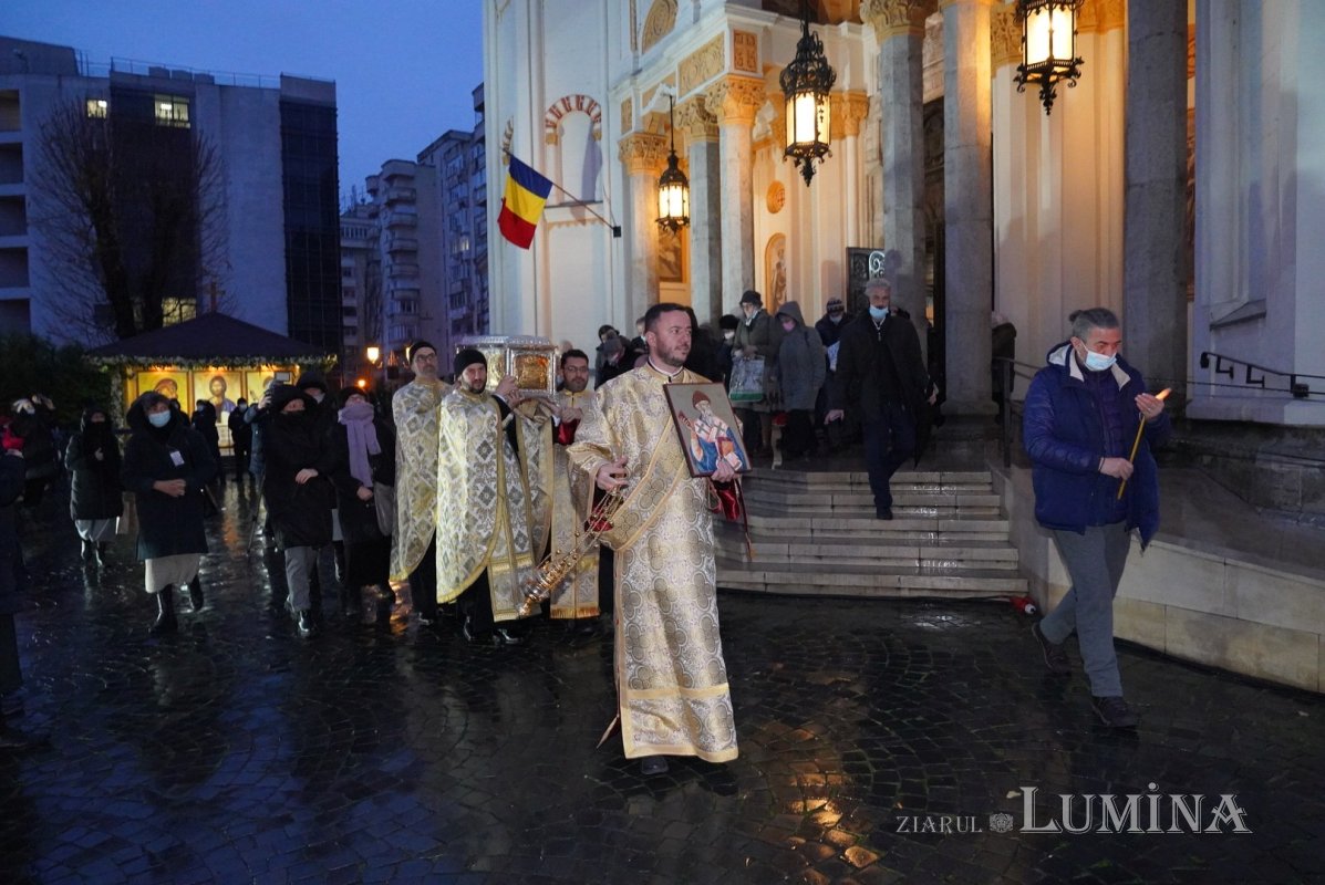 Începutul sărbătorii Sfântului Ierarh Spiridon la Catedrala sa din Capitală 196184