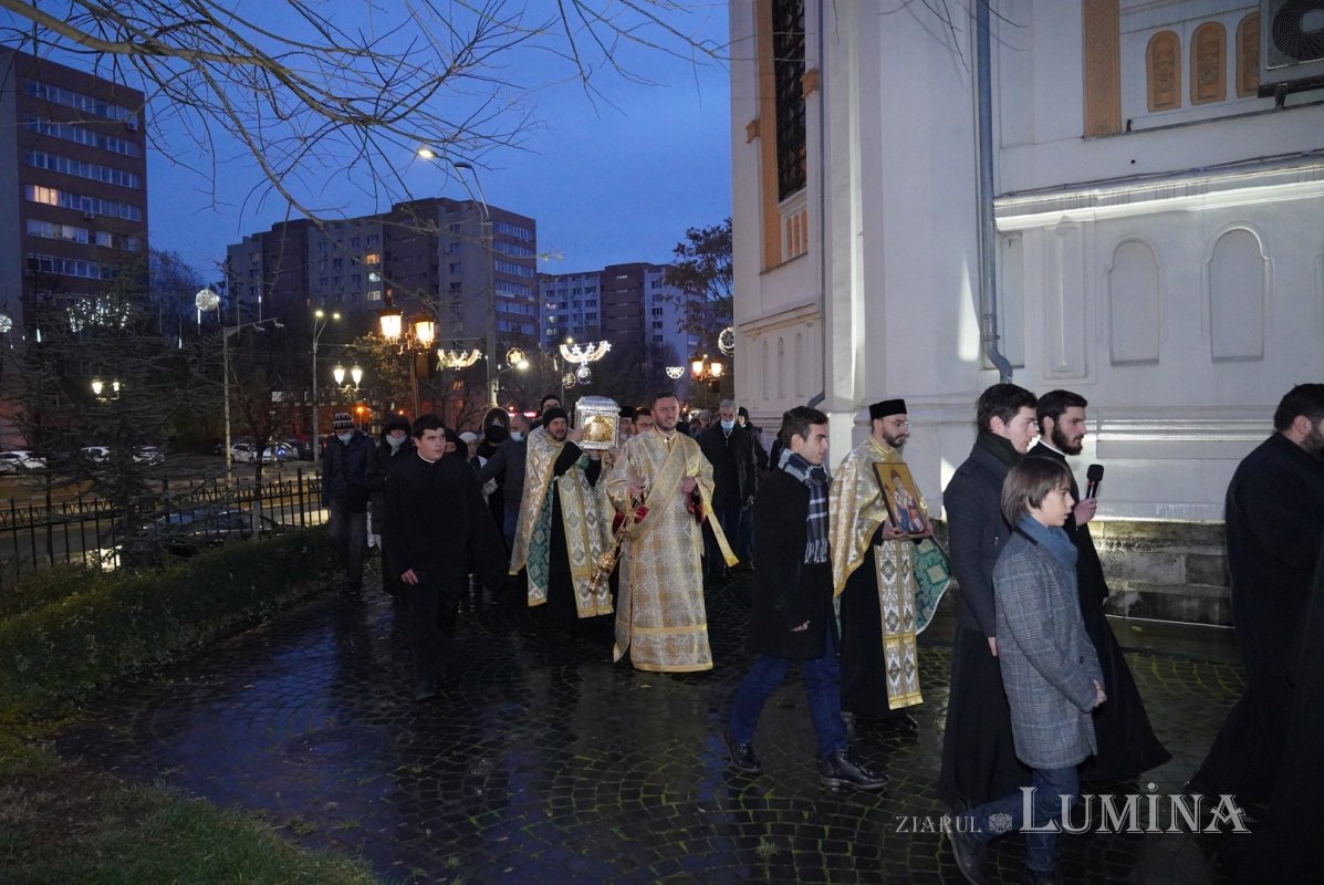 Începutul sărbătorii Sfântului Ierarh Spiridon la Catedrala sa din Capitală 196186
