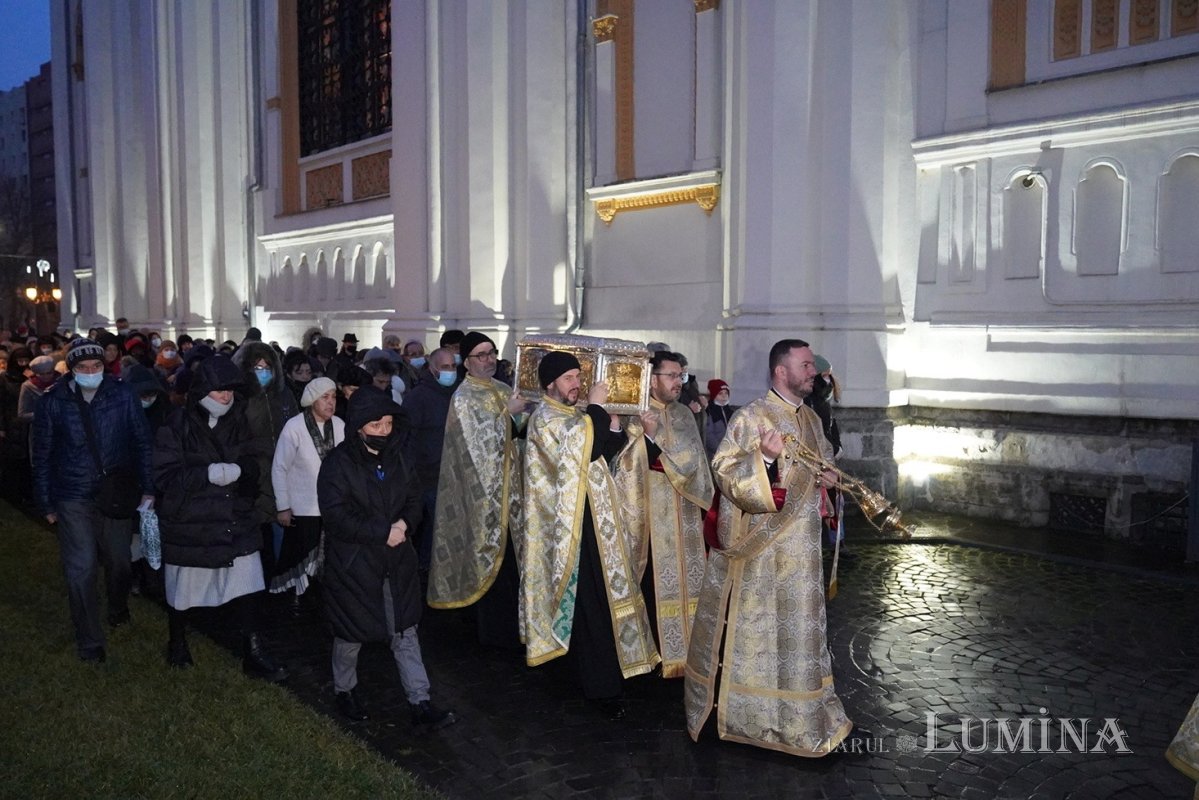 Începutul sărbătorii Sfântului Ierarh Spiridon la Catedrala sa din Capitală 196188