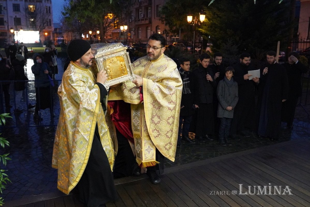 Începutul sărbătorii Sfântului Ierarh Spiridon la Catedrala sa din Capitală 196189