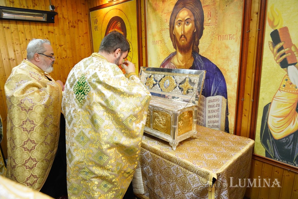 Începutul sărbătorii Sfântului Ierarh Spiridon la Catedrala sa din Capitală 196191