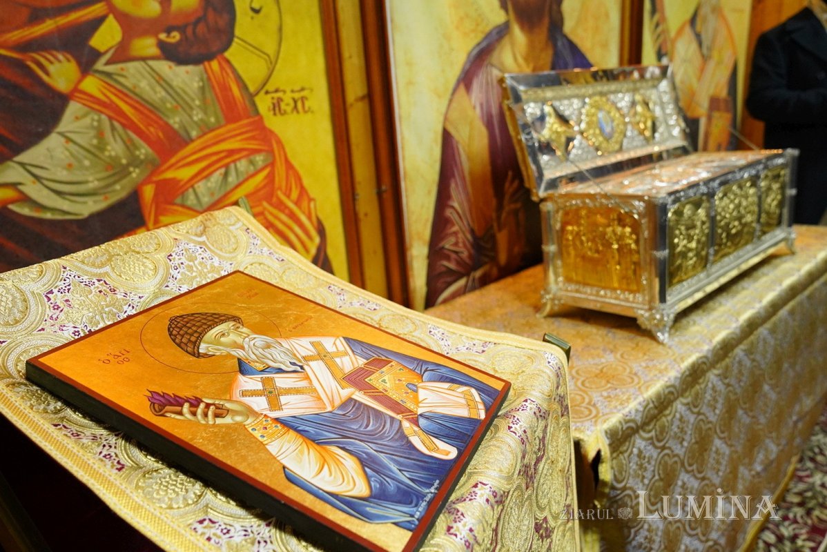 Începutul sărbătorii Sfântului Ierarh Spiridon la Catedrala sa din Capitală 196192