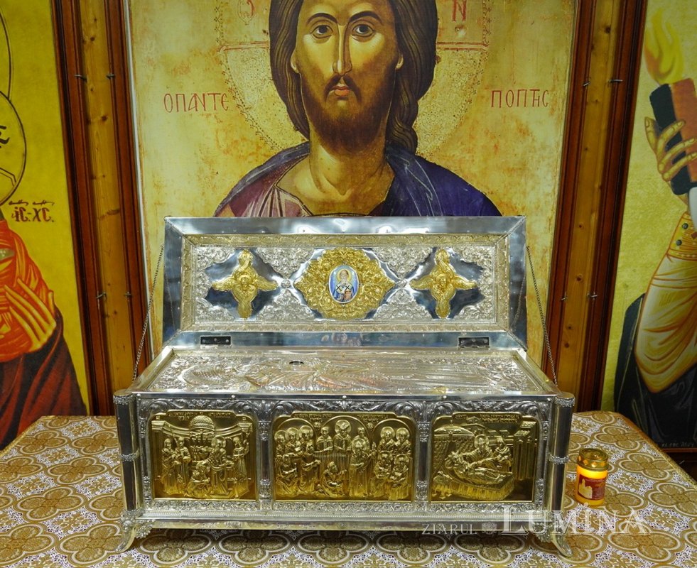 Începutul sărbătorii Sfântului Ierarh Spiridon la Catedrala sa din Capitală 196193