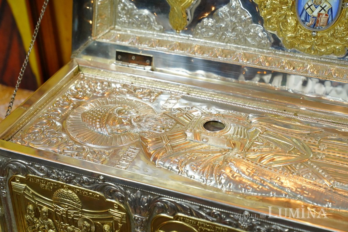 Începutul sărbătorii Sfântului Ierarh Spiridon la Catedrala sa din Capitală 196194