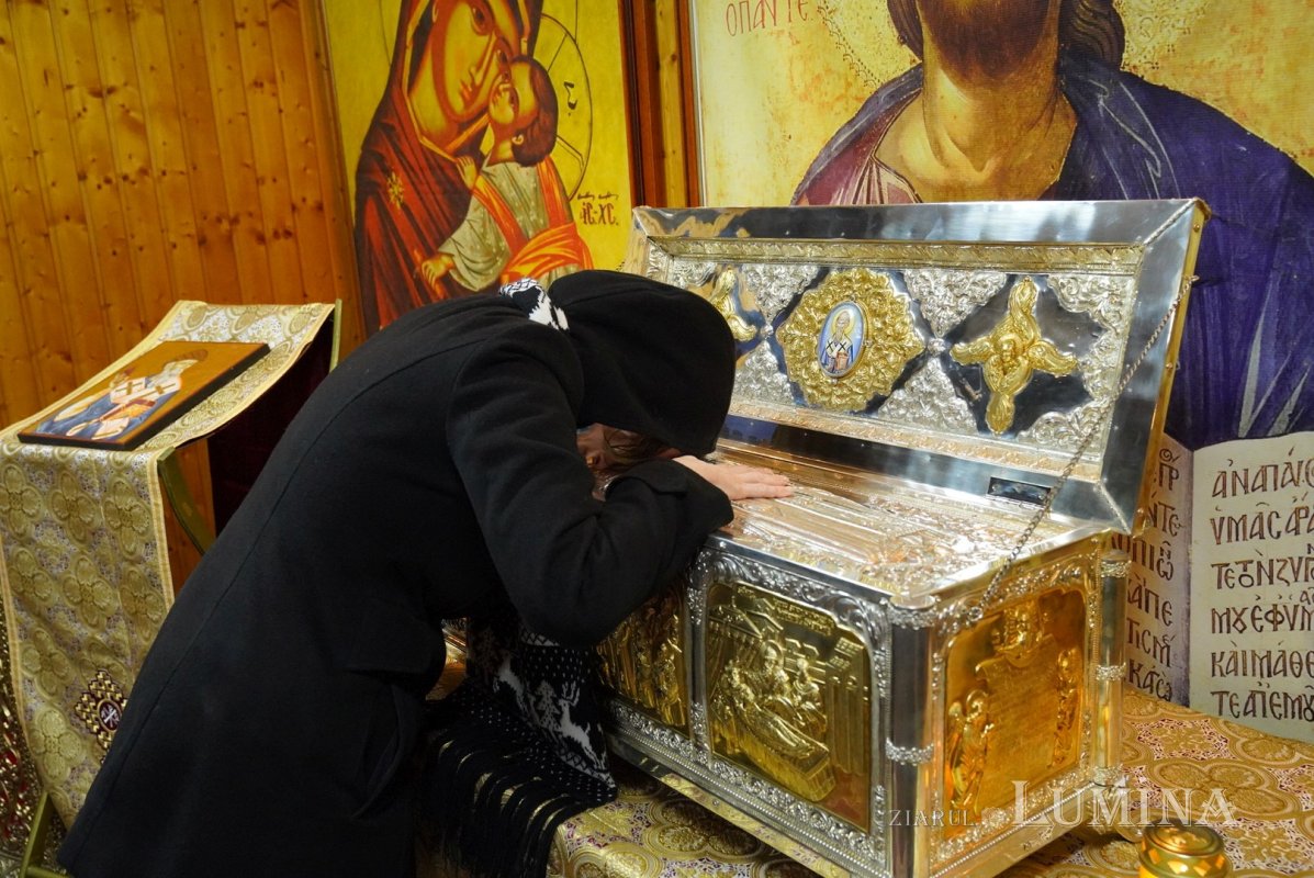 Începutul sărbătorii Sfântului Ierarh Spiridon la Catedrala sa din Capitală 196196