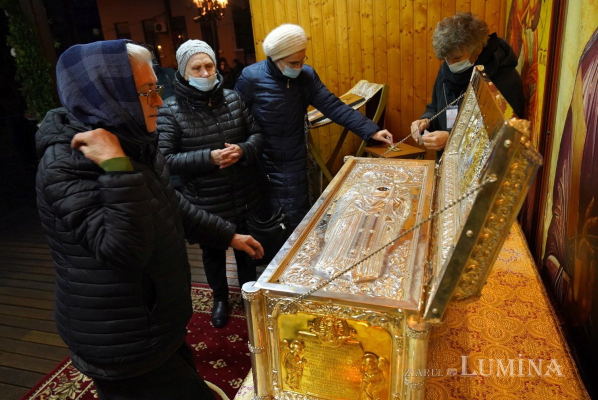 Începutul sărbătorii Sfântului Ierarh Spiridon la Catedrala sa din Capitală 196197