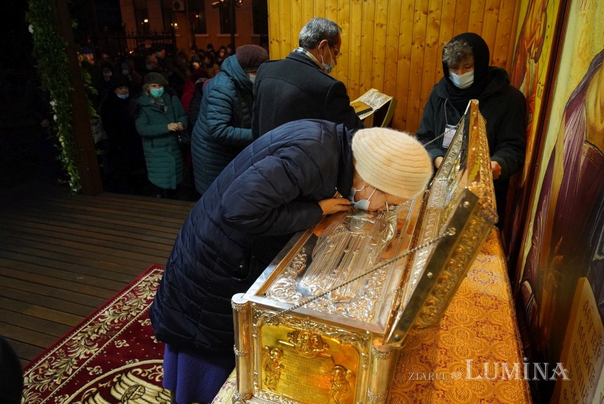 Începutul sărbătorii Sfântului Ierarh Spiridon la Catedrala sa din Capitală 196198