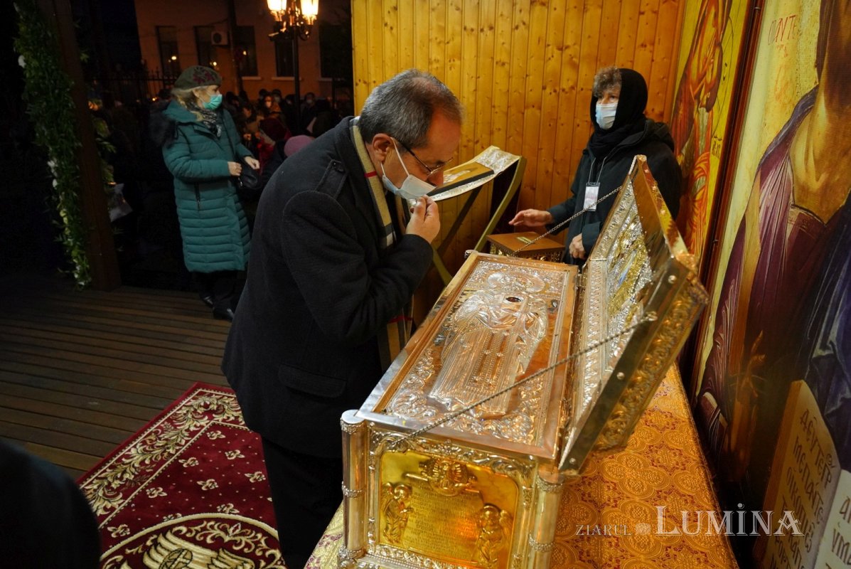 Începutul sărbătorii Sfântului Ierarh Spiridon la Catedrala sa din Capitală 196199