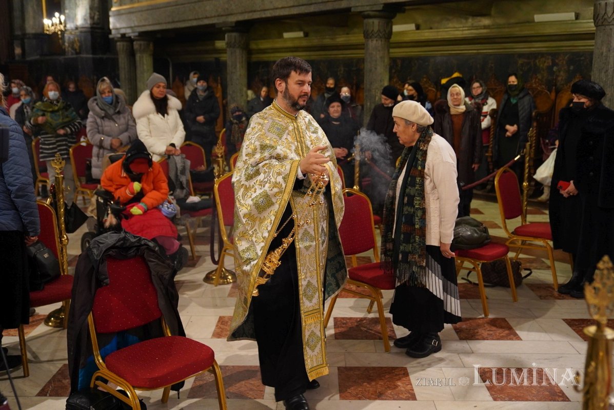 Începutul sărbătorii Sfântului Ierarh Spiridon la Catedrala sa din Capitală 196201