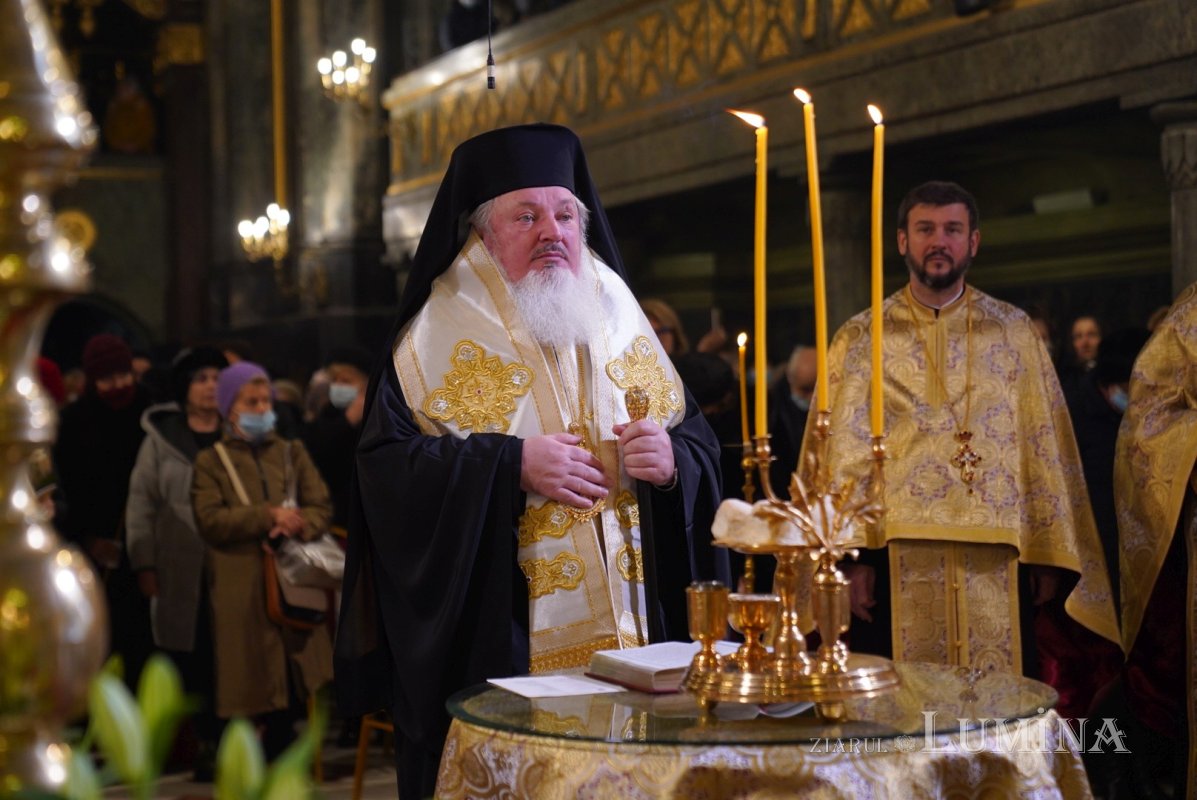 Începutul sărbătorii Sfântului Ierarh Spiridon la Catedrala sa din Capitală 196202
