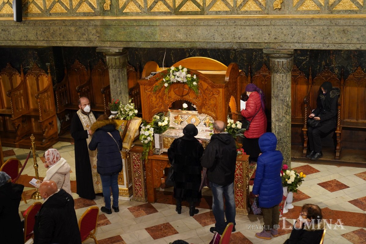 Începutul sărbătorii Sfântului Ierarh Spiridon la Catedrala sa din Capitală 196209