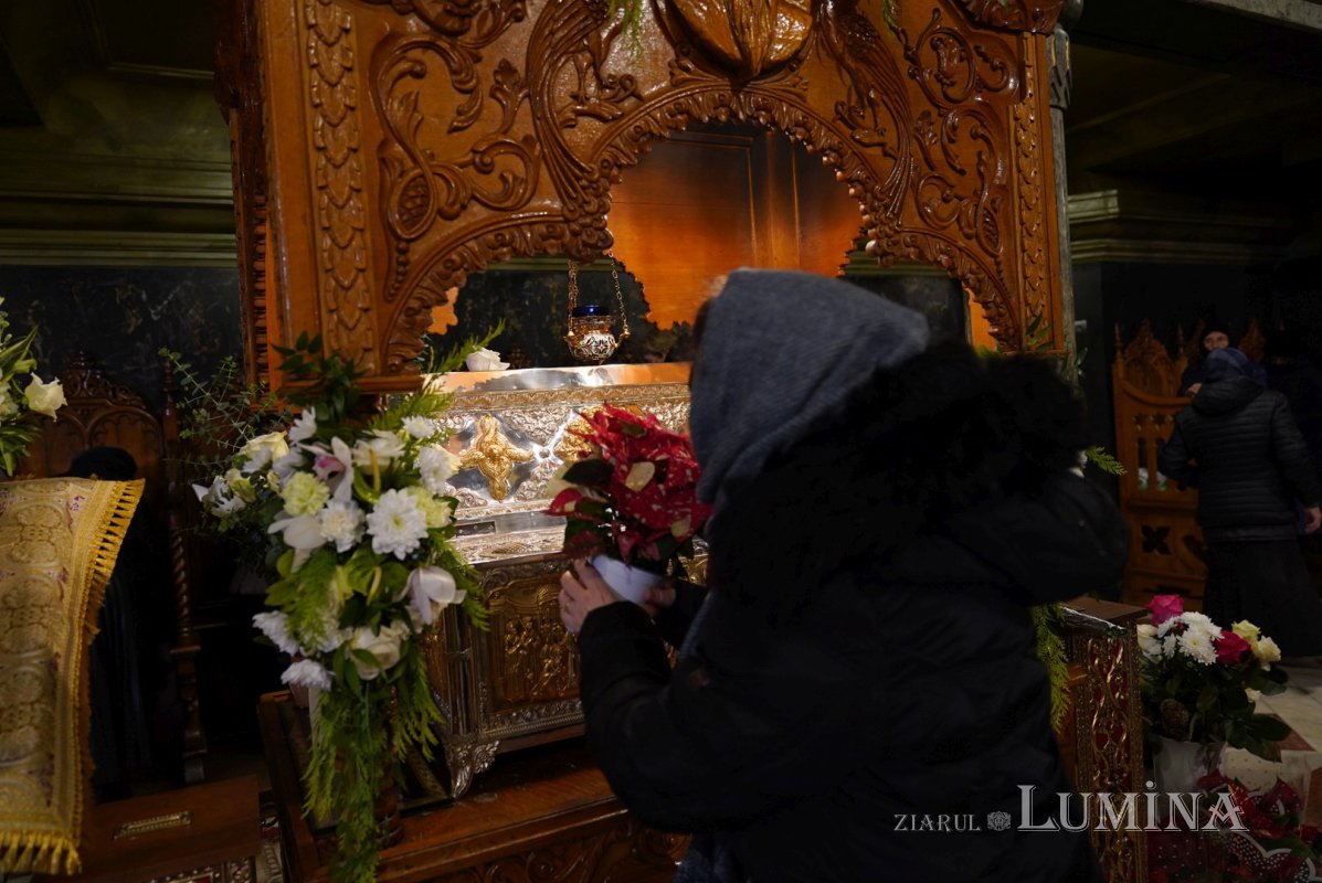 Începutul sărbătorii Sfântului Ierarh Spiridon la Catedrala sa din Capitală 196211