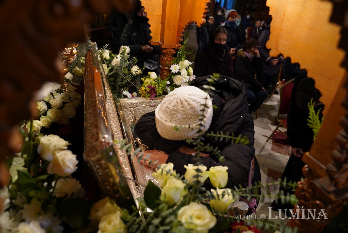 Începutul sărbătorii Sfântului Ierarh Spiridon la Catedrala sa din Capitală 196213