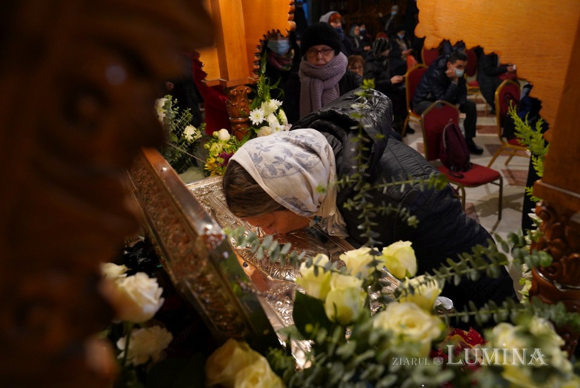 Începutul sărbătorii Sfântului Ierarh Spiridon la Catedrala sa din Capitală 196214