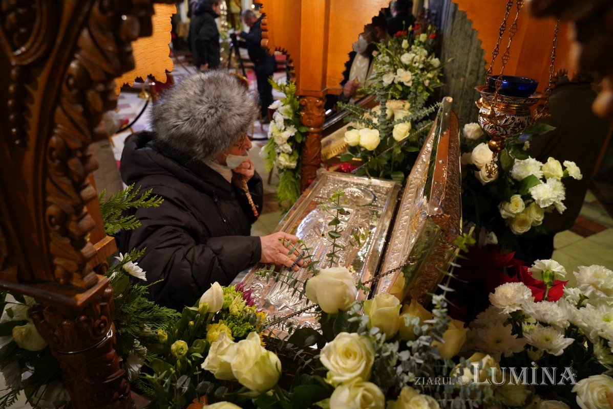 Începutul sărbătorii Sfântului Ierarh Spiridon la Catedrala sa din Capitală 196215