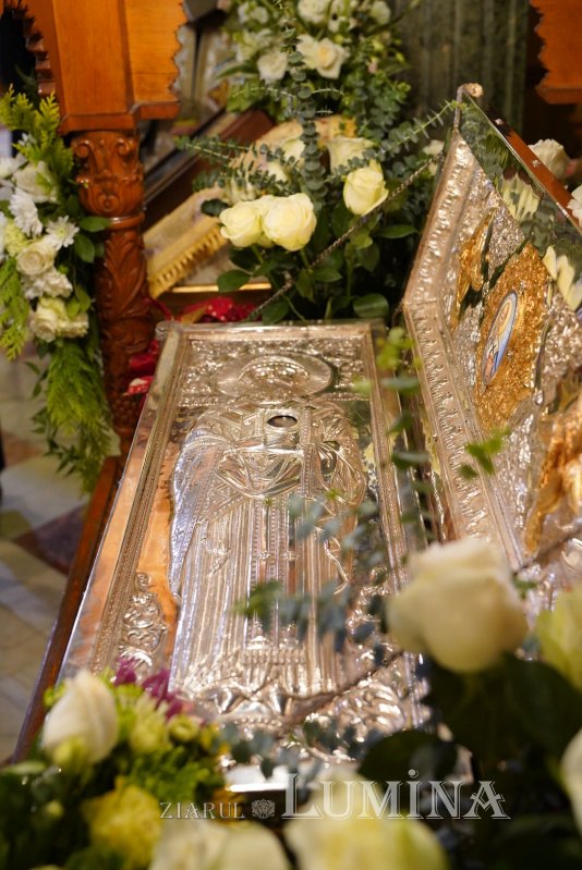 Începutul sărbătorii Sfântului Ierarh Spiridon la Catedrala sa din Capitală 196217