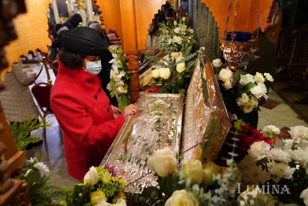 Începutul sărbătorii Sfântului Ierarh Spiridon la Catedrala sa din Capitală 196218